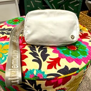 Lululemon limited edition everywhere belt bag